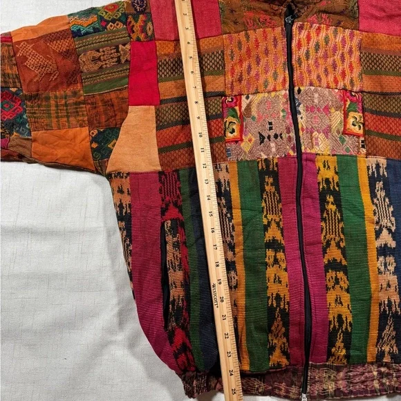 ๐ฅ Vintage Handmade Patchwork Ikat Bomber Jacket ๐ฅ - Picture 4 of 15